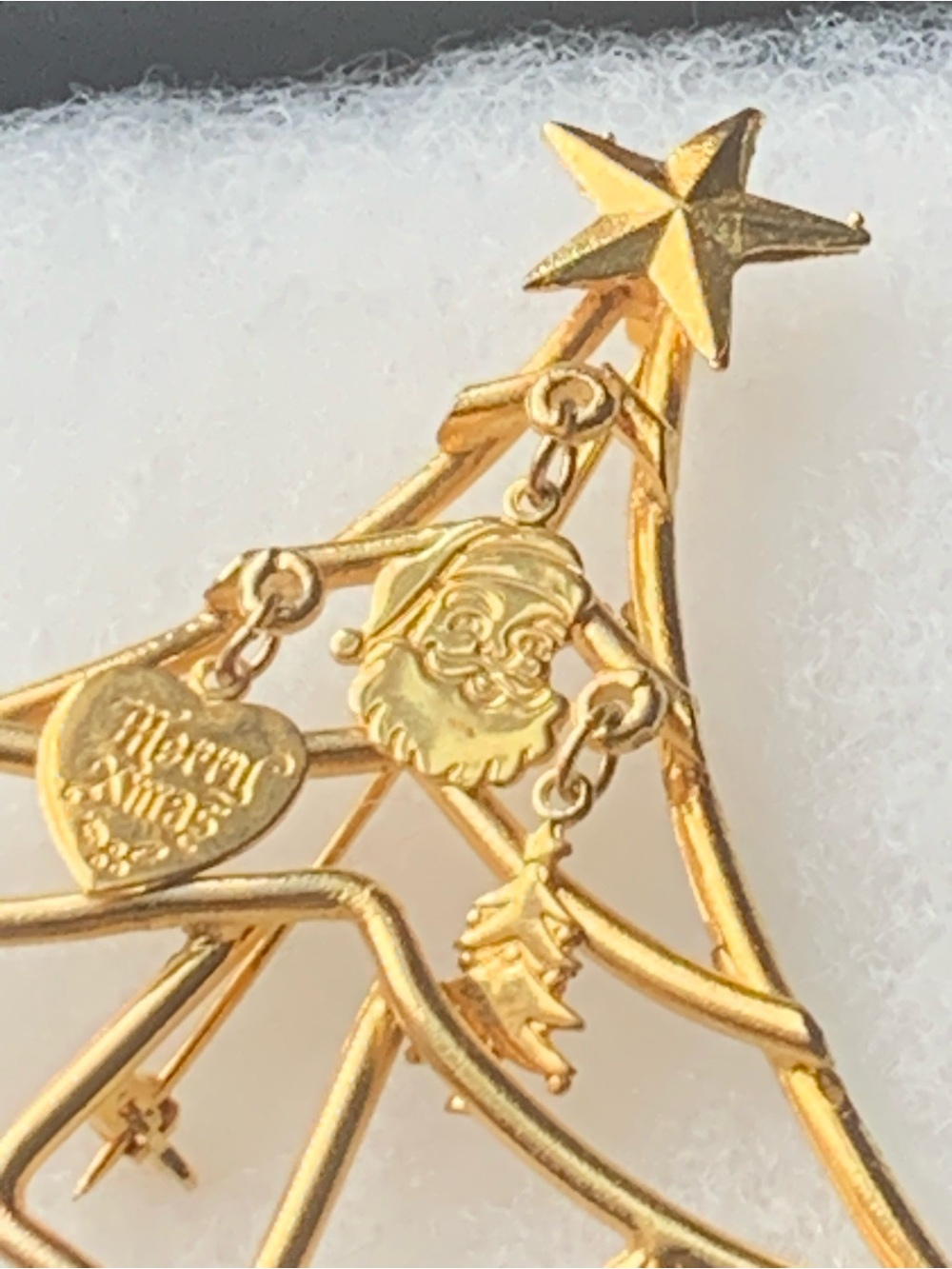 Vintage Gold Tone Christmas Tree Charm Brooch - Festive Holiday Pin - Picture 5 of 13